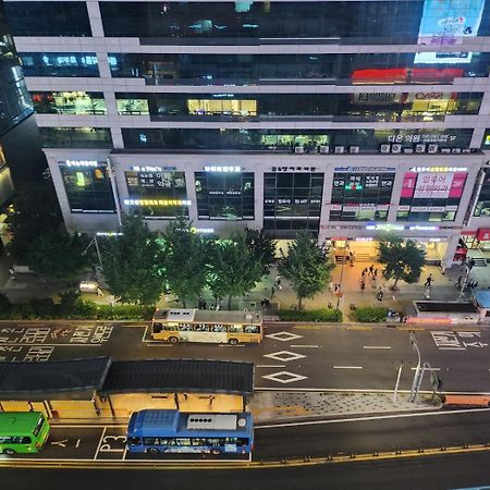 Отель Hongdae Cleanhouse Сеул Экстерьер фото