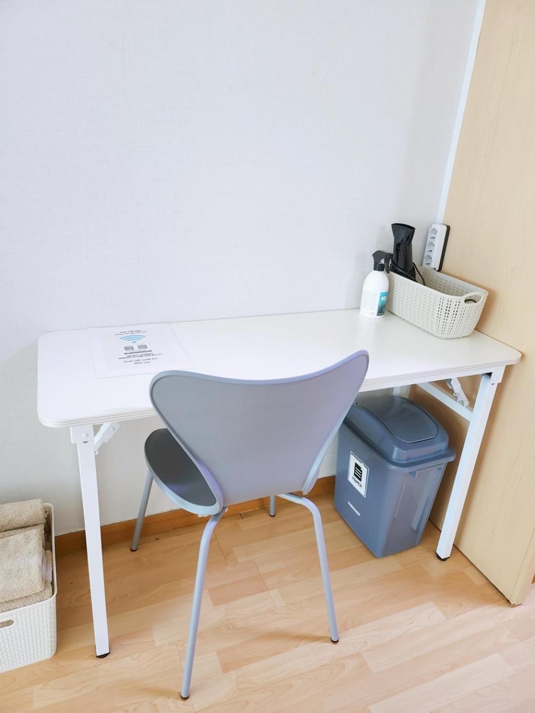 Отель Hongdae Cleanhouse Сеул Экстерьер фото