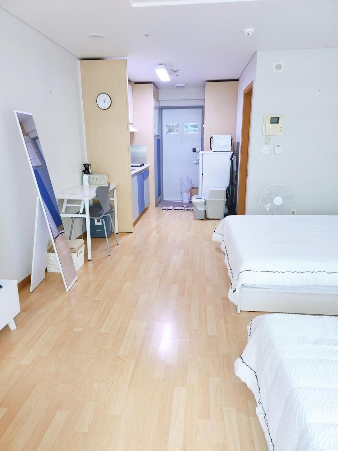 Отель Hongdae Cleanhouse Сеул Экстерьер фото