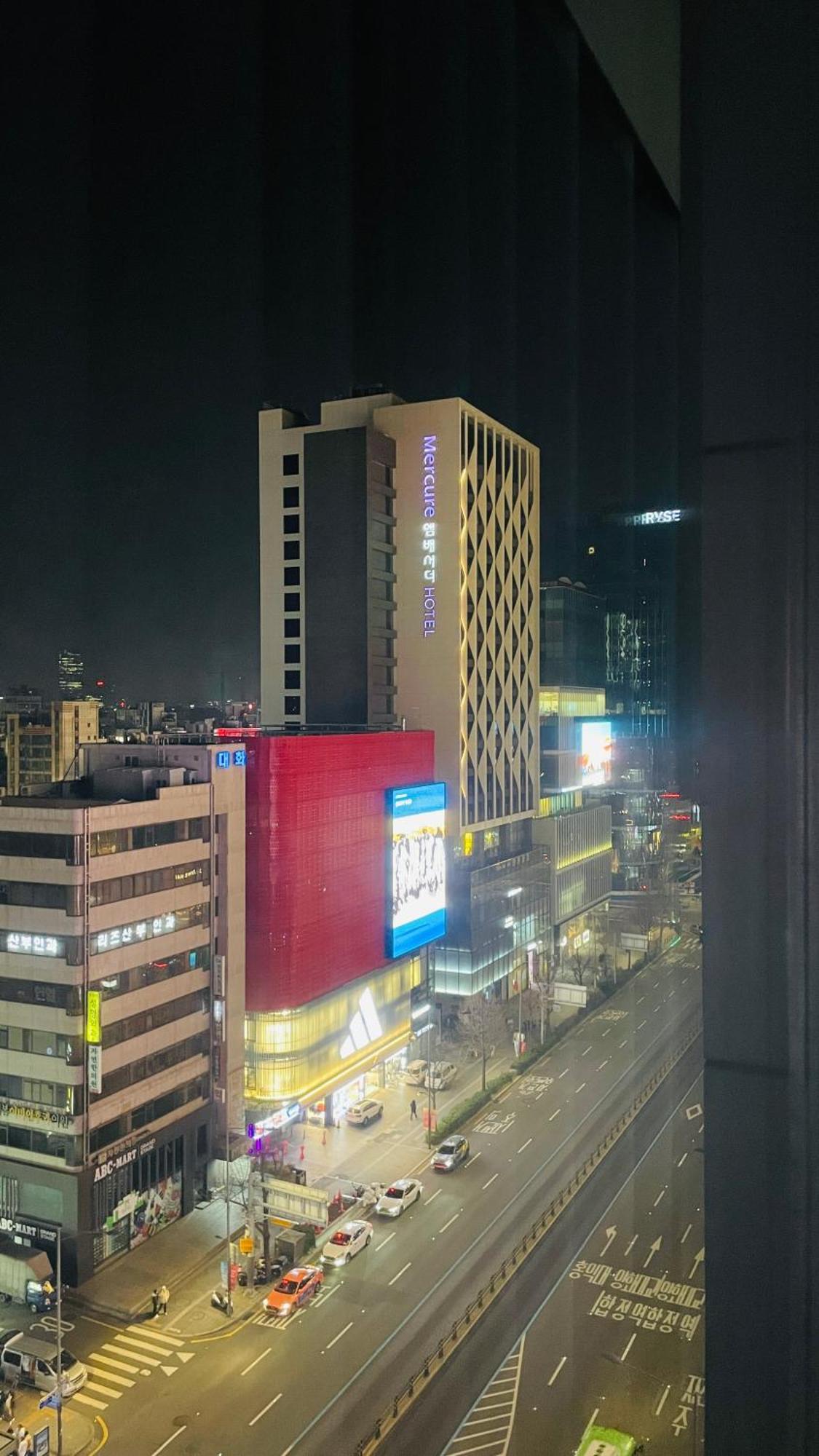 Отель Hongdae Cleanhouse Сеул Экстерьер фото